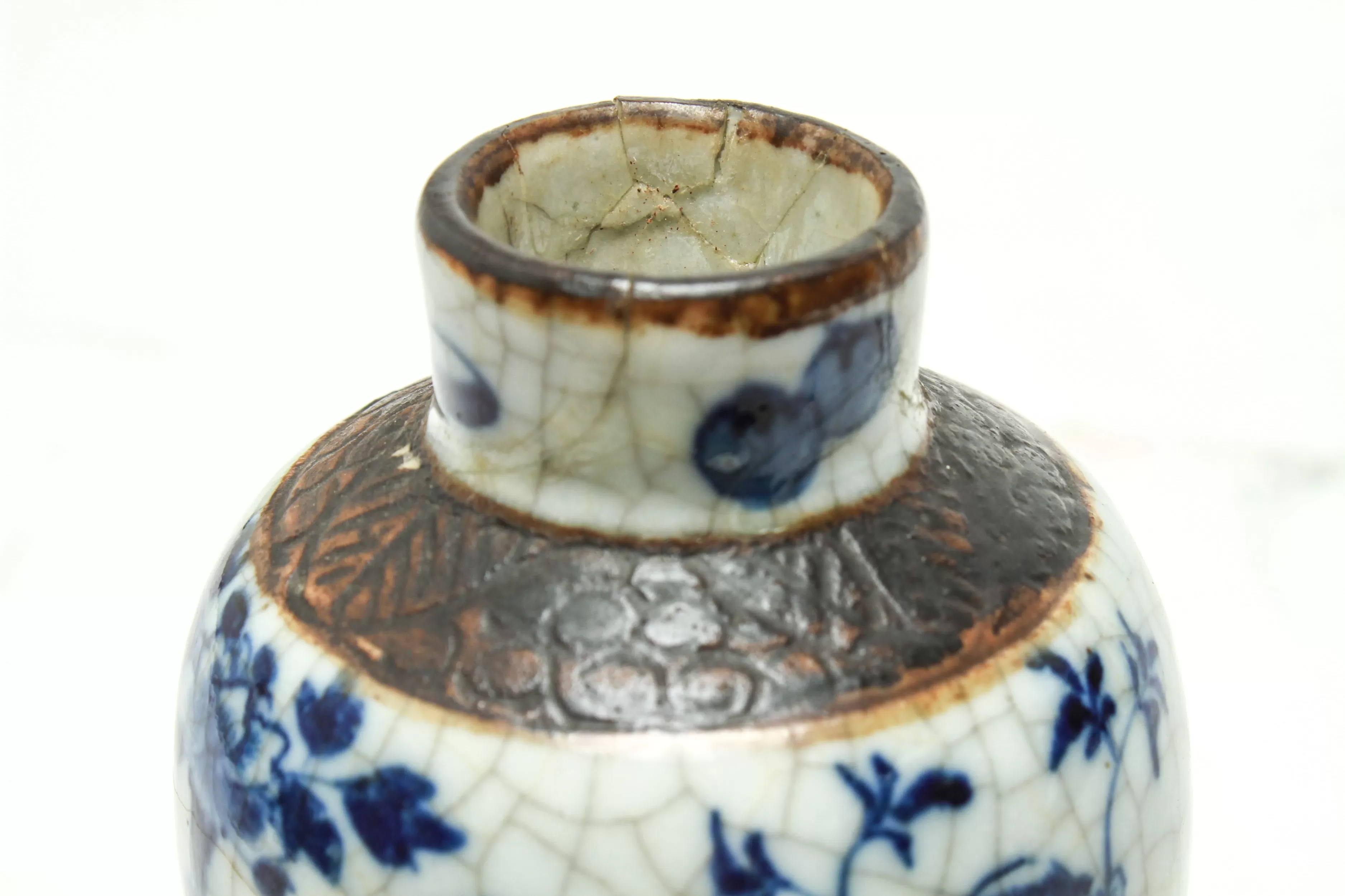 Chinese Qing Dynasty Blue and White Pottery Vase