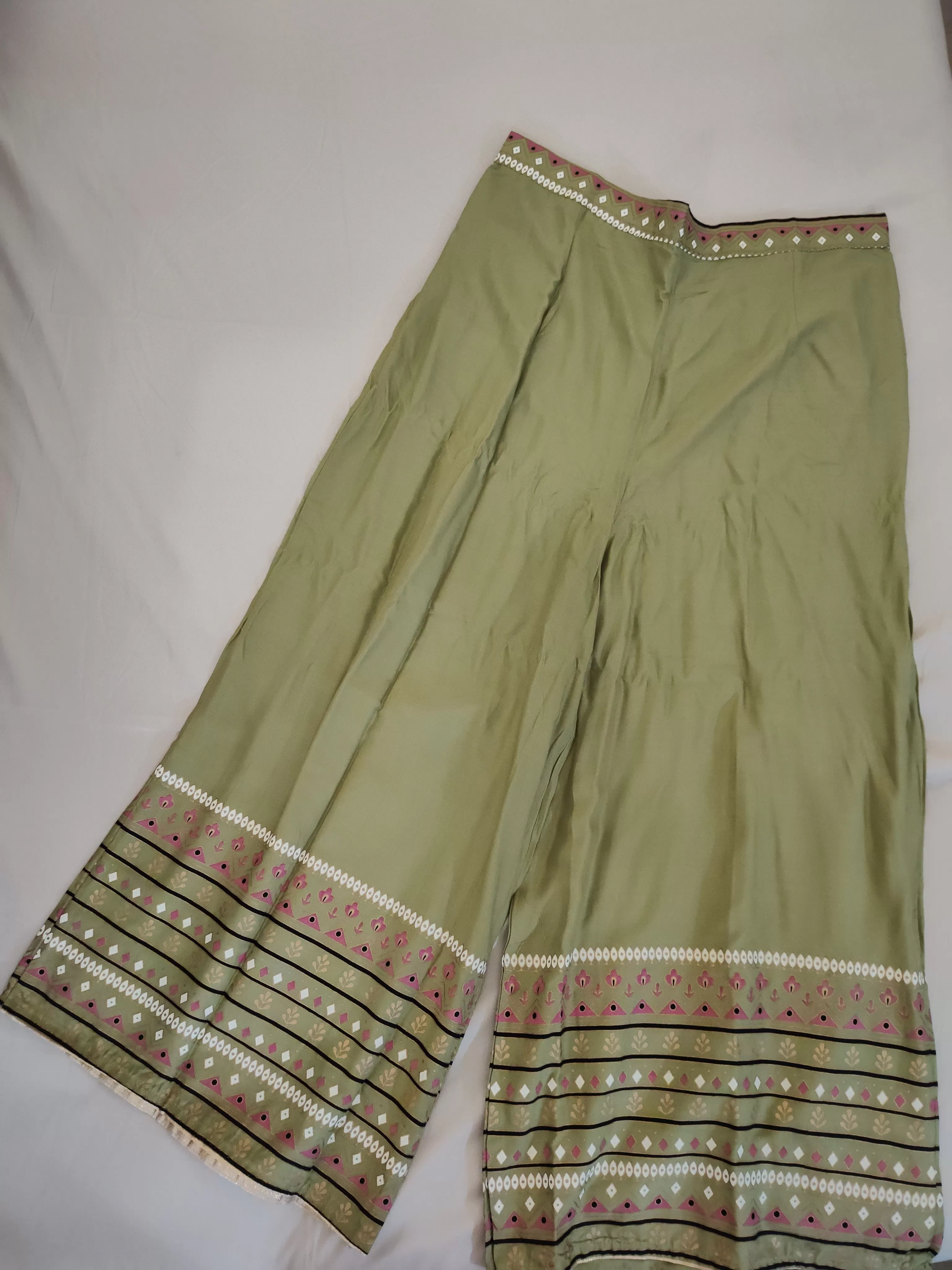 Fabulous Light Green Palazzo Pants With White And Pink pattern