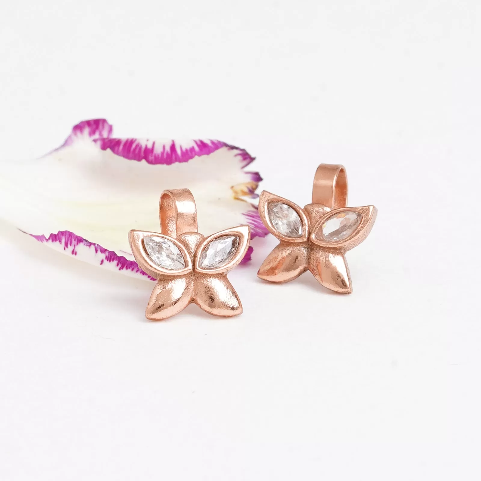 Theona Rosegold Earcuff